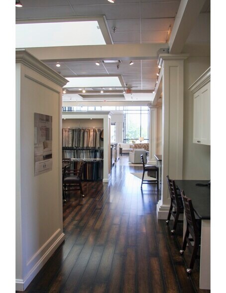 More Photos Of 10450 S State St, Sandy Unknown For Lease