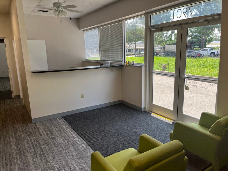 More Photos Of 7901 Benjamin Rd, Tampa Light Distribution For Lease