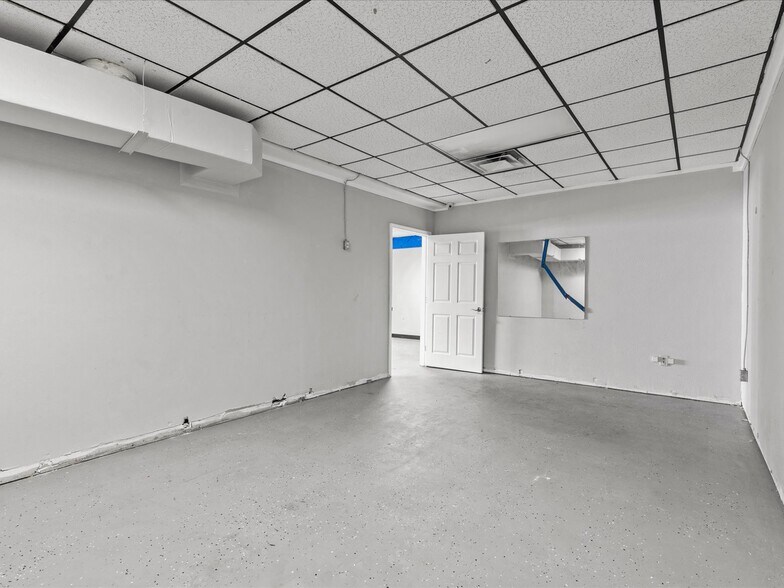 More Photos Of 61 W Central Ave, Lake Wales Flex For Sale