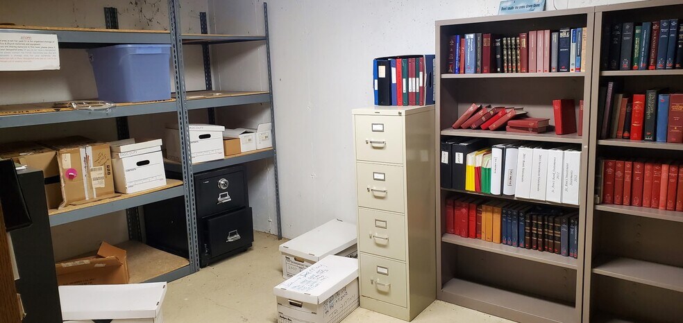 More Photos Of 262 Middle Rd, Sayville Office For Lease