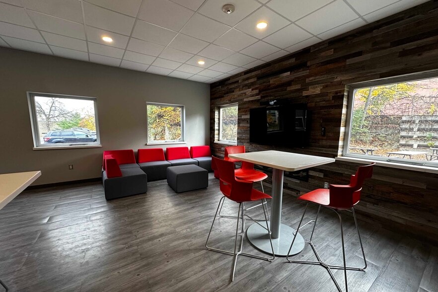 More Photos Of 553 Roosevelt Hwy, Colchester Office For Sale