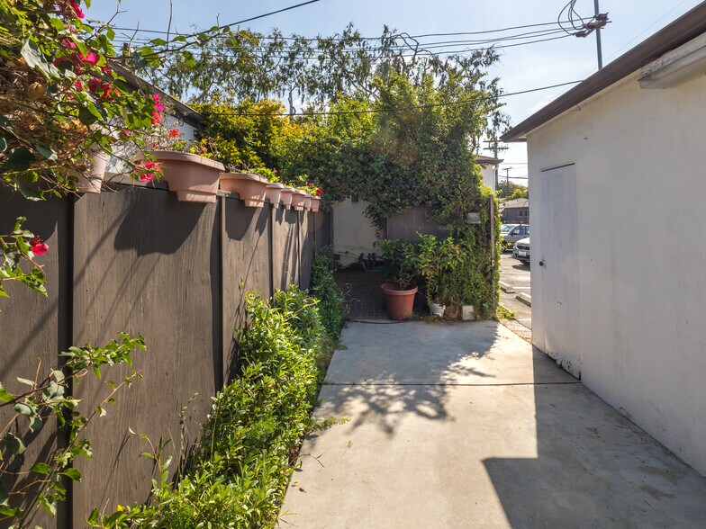 More Photos Of 4381-4385 Overland Ave, Culver City Office Residential For Sale