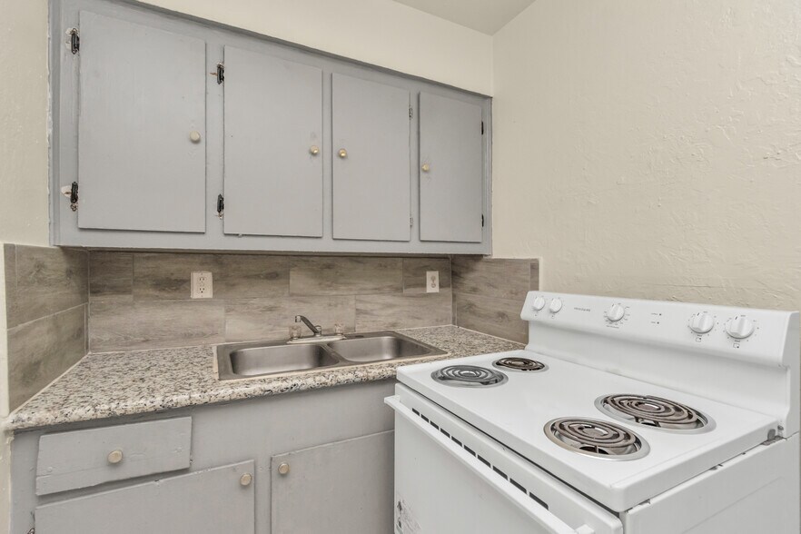 More Photos Of 409 Austin Rd, Conroe Apartments For Sale