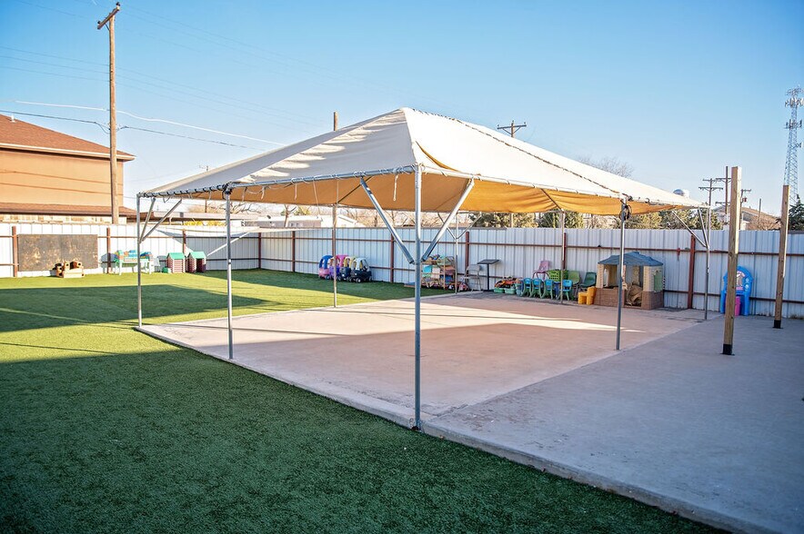 More Photos Of 500 N Main St, Denver City Office For Sale