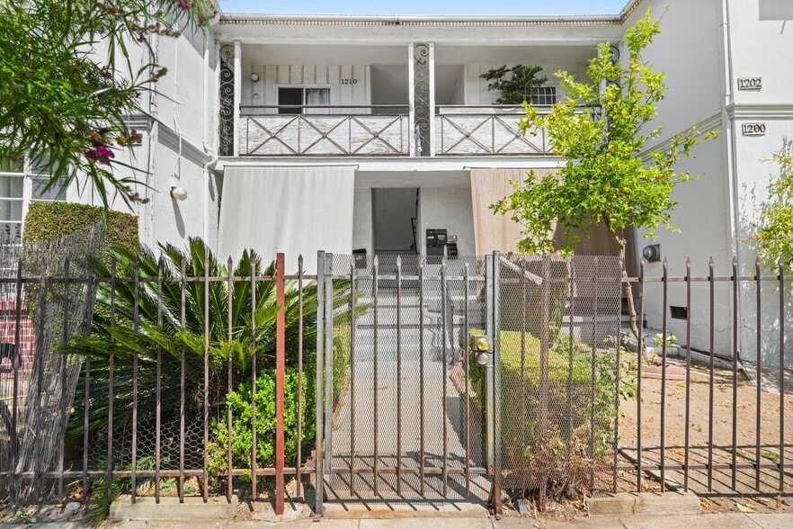 More Photos Of 1200-1210 N Kenmore Ave, Los Angeles Apartments For Sale