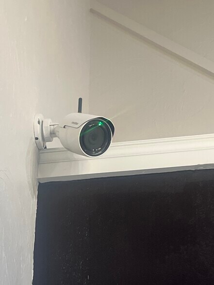 More Photos Of 911 E MacArthur St, Shawnee Showroom For Lease