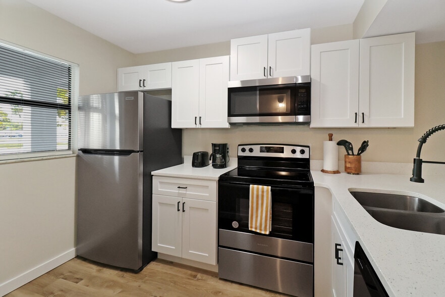 More Photos Of 7786 62nd St N, Pinellas Park Apartments For Sale