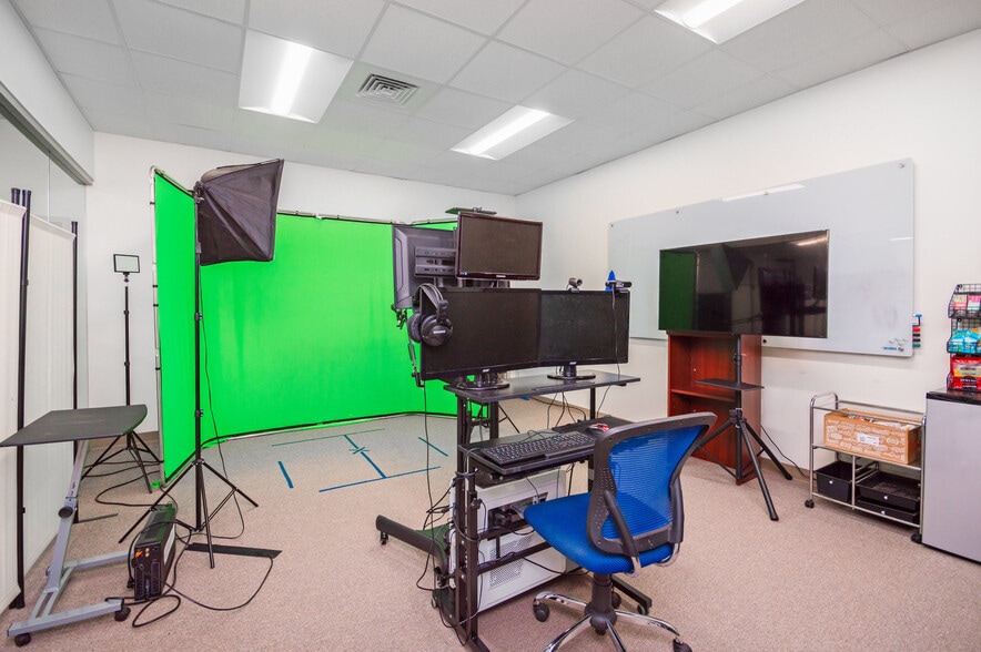 More Photos Of 7180 Opal Rd, Warrenton Office For Sale