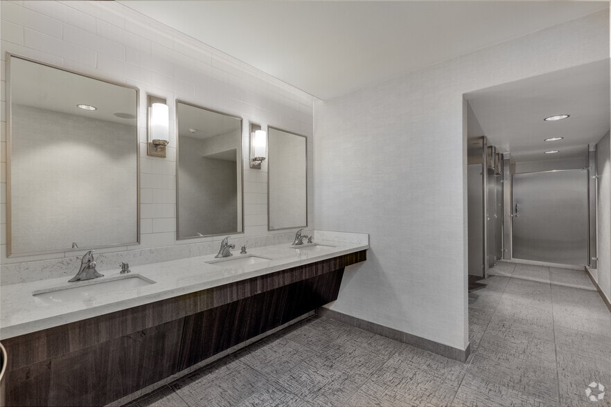 More Photos Of 1301 Solana Blvd, Westlake Unknown For Lease