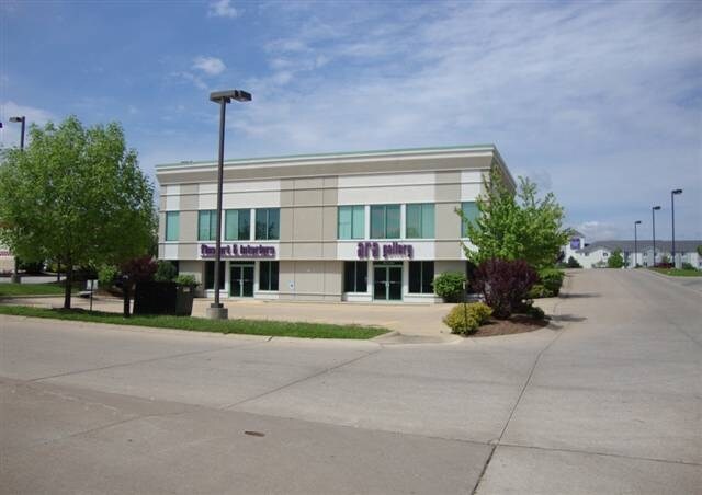 More Photos Of 3170 E 53rd St, Davenport Freestanding For Lease