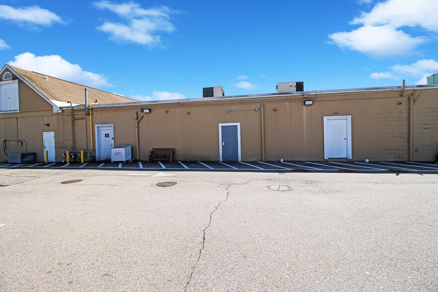 More Photos Of 240 Post Rd, Westerly Storefront Retail Office For Lease