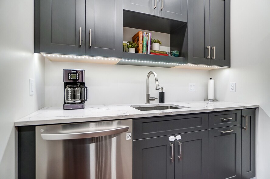 More Photos Of 208 W Monument Ave, Dayton Office Residential For Sale