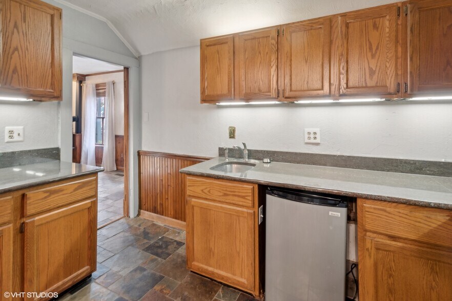 More Photos Of 438 N Hough St, Barrington Office For Sale