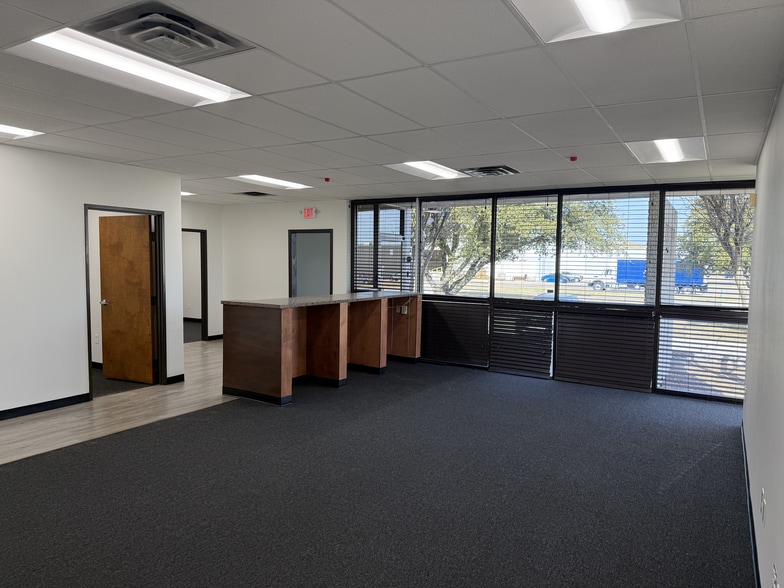 More Photos Of 935 Avenue R, Grand Prairie Distribution For Lease