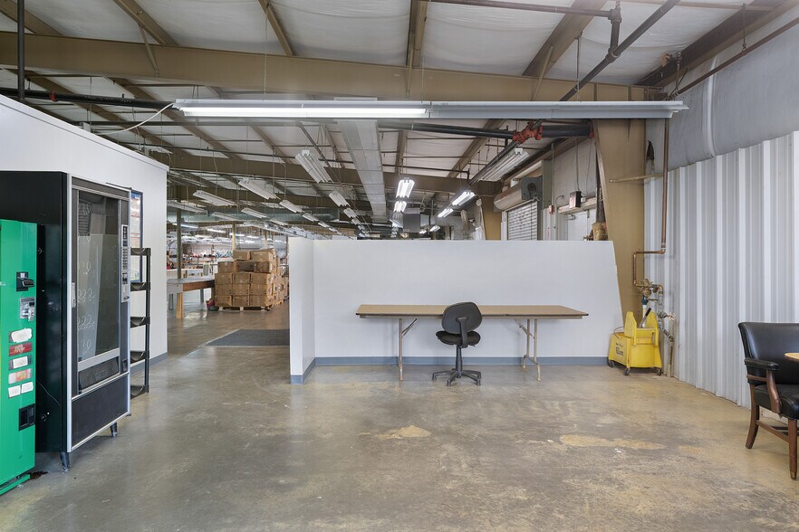More Photos Of 205 Industrial Pike, Whitwell Manufacturing For Sale
