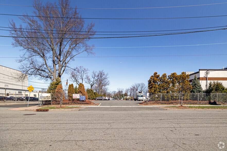 More Photos Of 356-362 Getty Ave, Clifton Warehouse For Lease