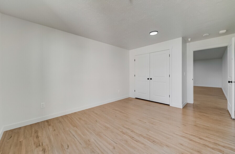 More Photos Of 404 E 5600 S, Salt Lake City Apartments For Sale