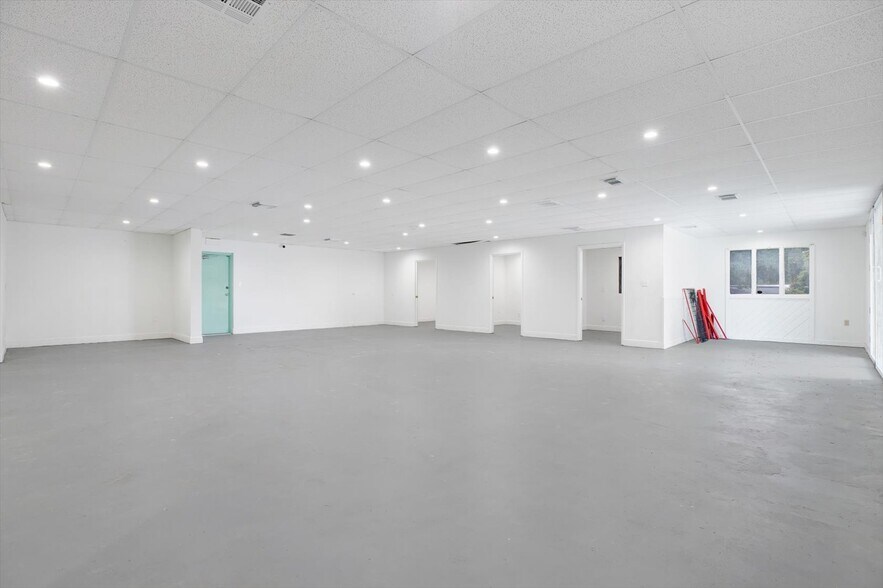 More Photos Of 12425 N Florida Ave, Tampa Medical For Sale