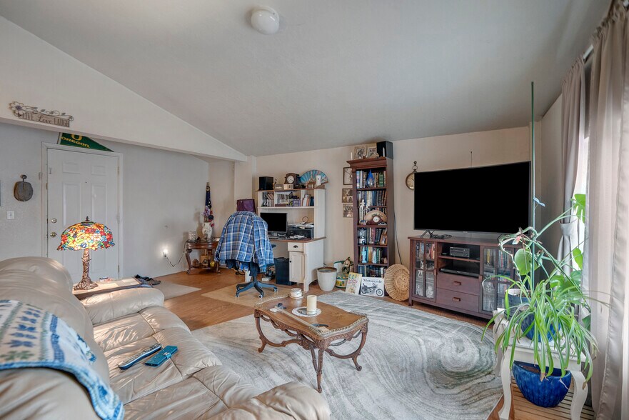 More Photos Of 1505 NW Harwood Ave, Prineville Apartments For Sale