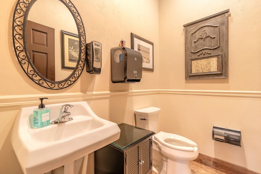 More Photos Of 1112 Riverside Dr, Holly Hill Storefront Retail Office For Sale