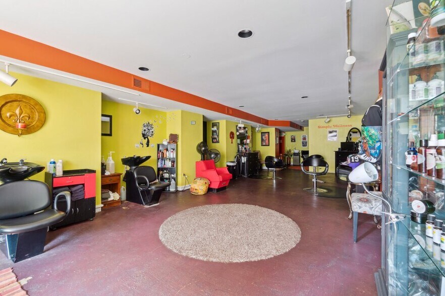 More Photos Of 519-521 N Charles St, Baltimore Office For Sale