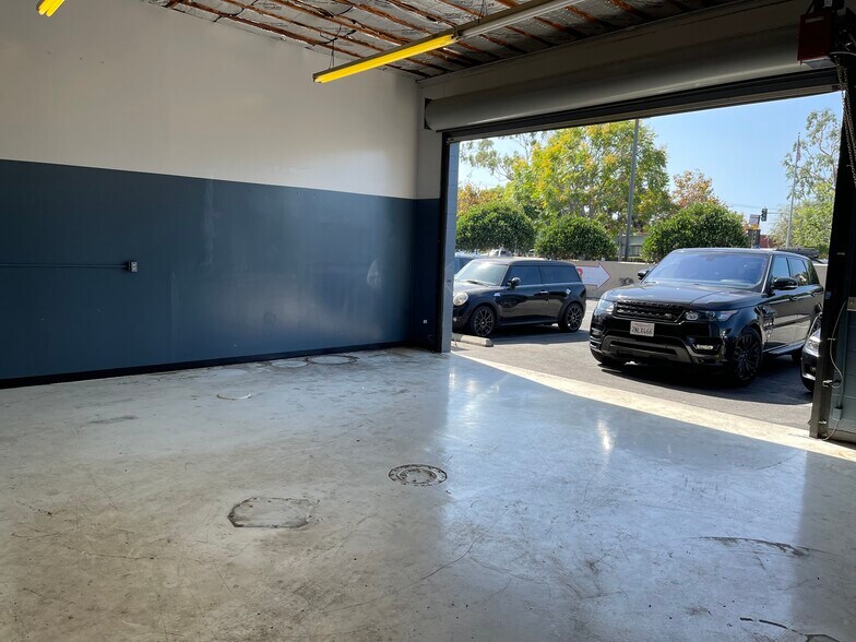 More Photos Of 2621 Pico Blvd, Santa Monica Storefront Retail Office For Lease