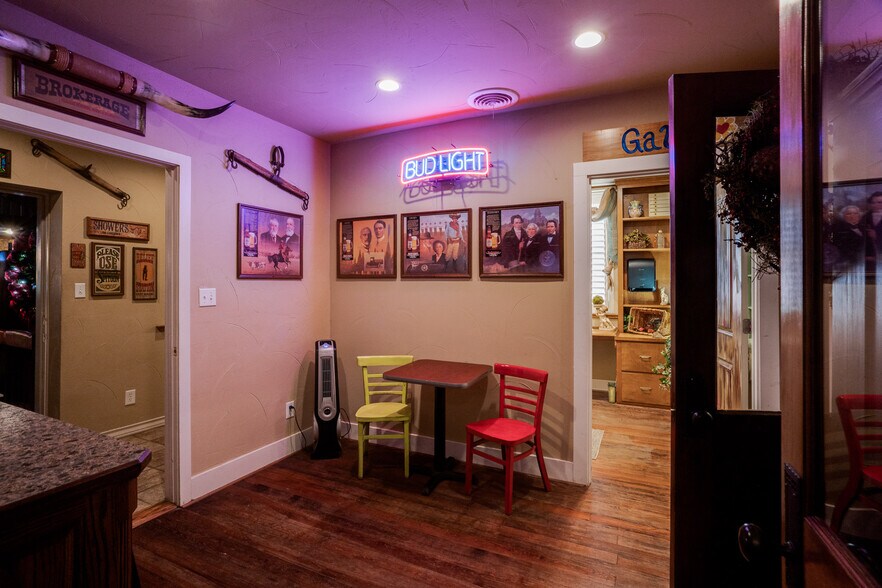 More Photos Of 109 N Main St, Henrietta Specialty For Sale