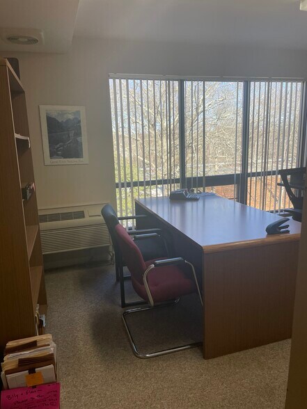 More Photos Of 567 Vauxhall St, Waterford Medical For Sale