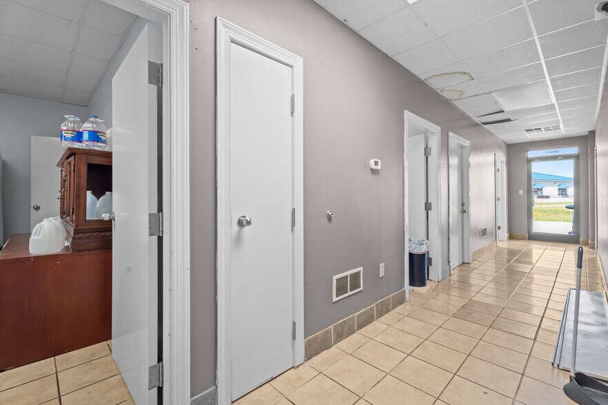 More Photos Of 2902 Central Heights Rd, Goldsboro Medical For Sale