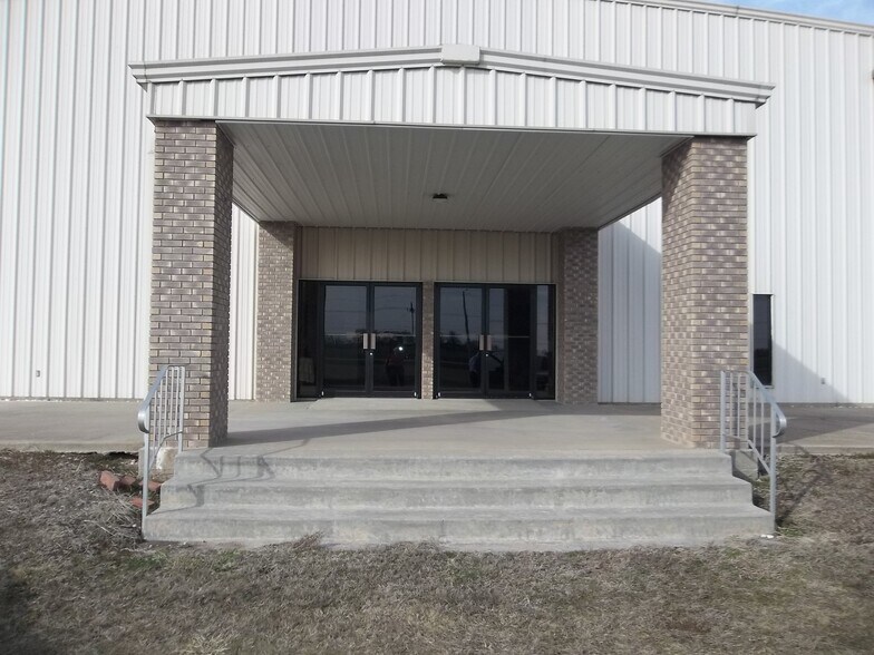 More Photos Of 1390 35th Pkwy Pky, Chanute Religious Facility For Sale