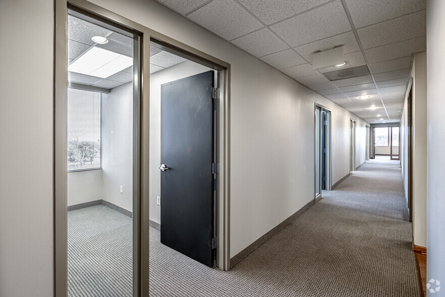 More Photos Of 2525 Ridgmar Blvd, Fort Worth Office For Lease