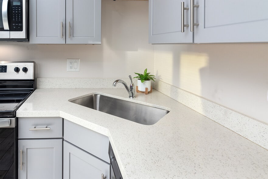 More Photos Of 914 S Kenwood Cir, Tempe Apartments For Sale