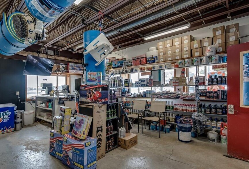 More Photos Of 16 Bethune St, Alexandria Bay Marina For Sale