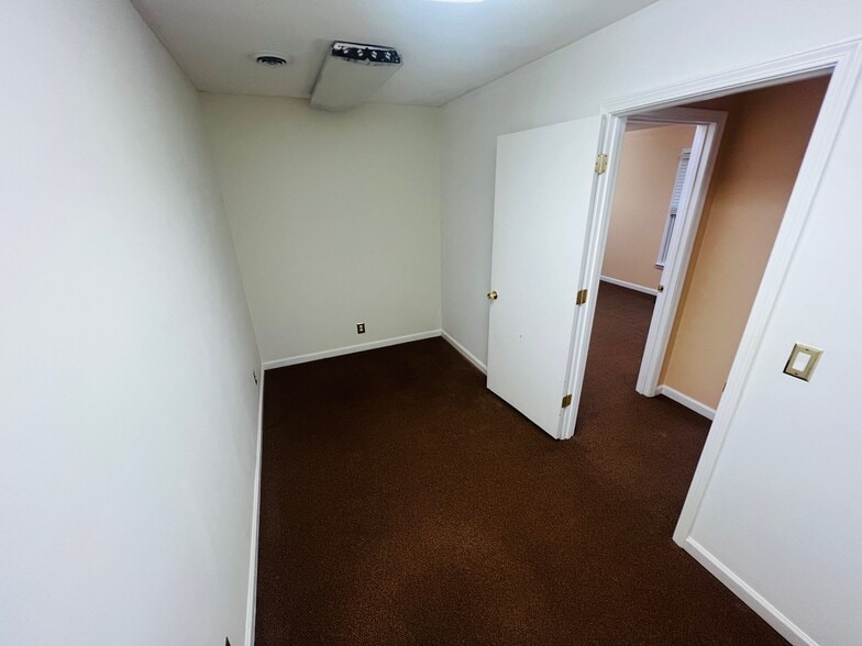 More Photos Of 233 Wilson Pike Cir, Brentwood Office For Lease