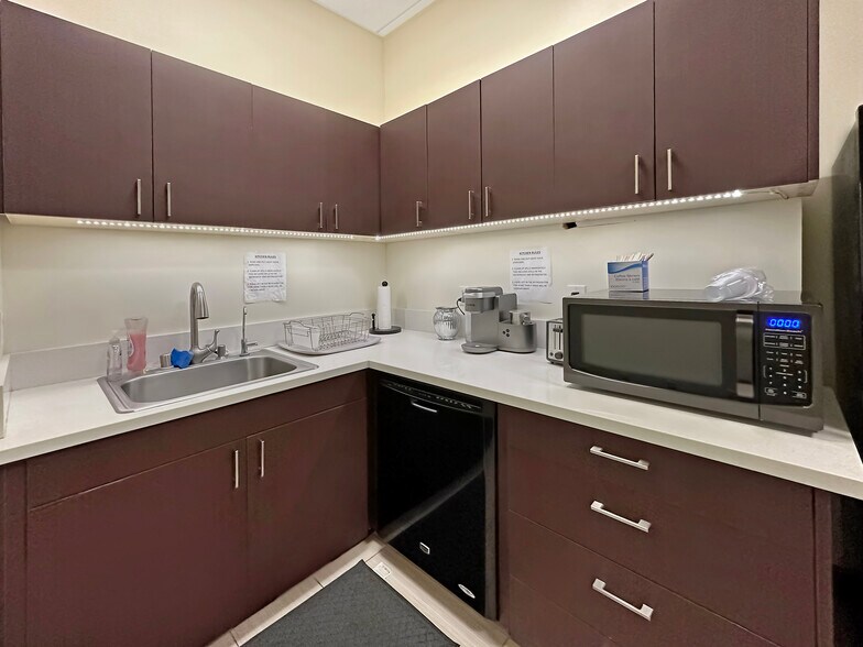 More Photos Of 19210 S Vermont Ave, Gardena Loft Creative Space For Sale