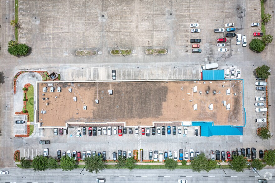 More Photos Of 9370-9380 W Sam Houston Pky S, Houston Unknown For Lease