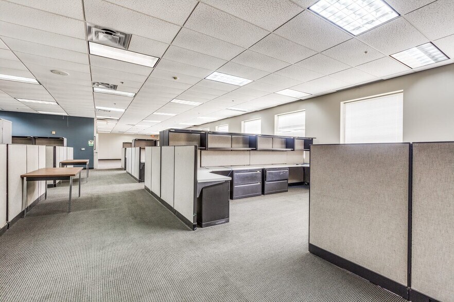 More Photos Of 601 National Dr, Ennis Manufacturing For Sale