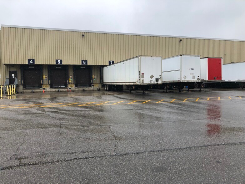More Photos Of 100 Alfred Kuehne Blvd, Brampton Warehouse For Lease