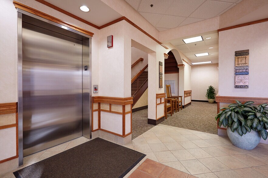 More Photos Of 1099 Helmo Ave N, Oakdale Medical For Lease