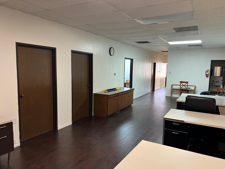 More Photos Of 501 Industrial Dr, Richardson Warehouse For Lease