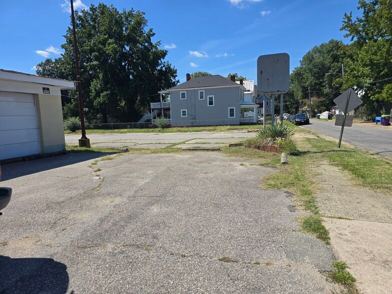 More Photos Of 3026 Meadowbridge Rd, Richmond Freestanding For Lease