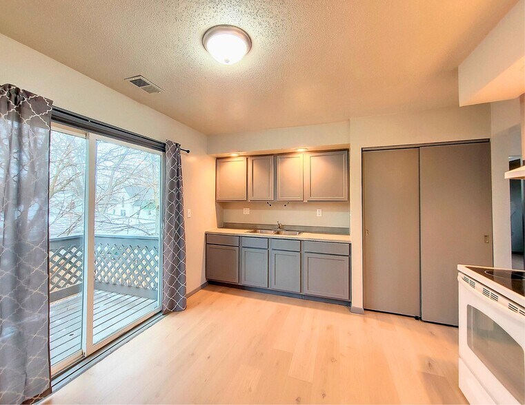 More Photos Of 301-306 Larson Ct, Hillsdale Apartments For Sale