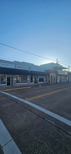 Primary Photo Of 303 E Main St, Humble Office For Lease