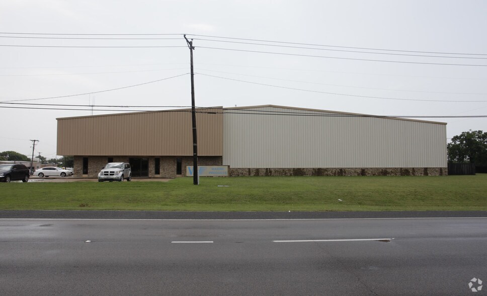 More Photos Of 6642 Baker Blvd, Fort Worth Distribution For Lease