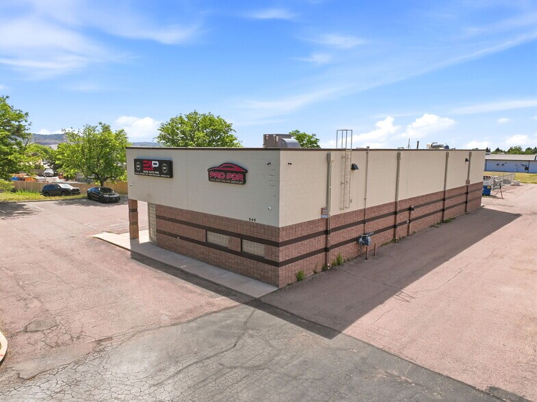More Photos Of 949 Elkton Dr, Colorado Springs Warehouse For Lease
