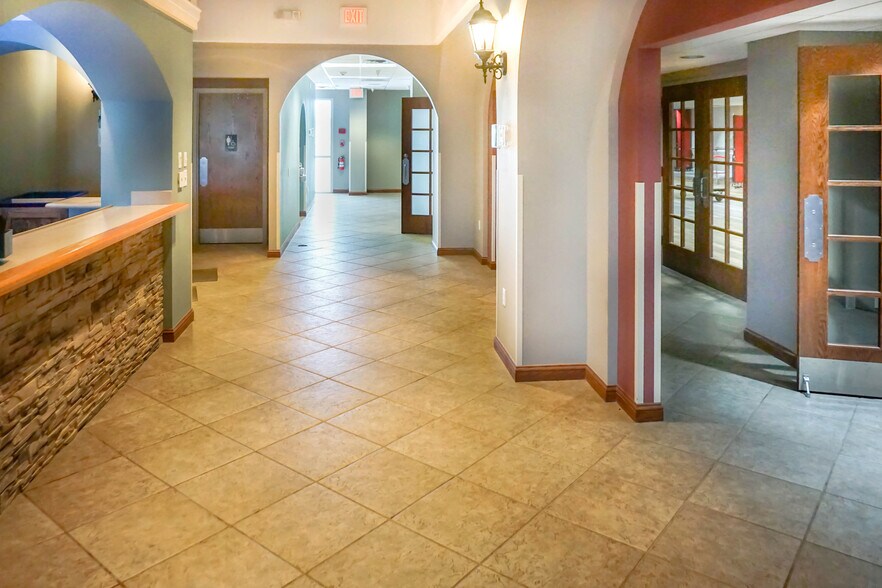 More Photos Of 1701 Martin Springs Dr, Rolla Freestanding For Sale