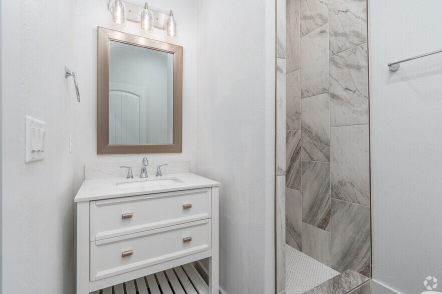 More Photos Of 404 Industrial St, Denton Apartments For Sale