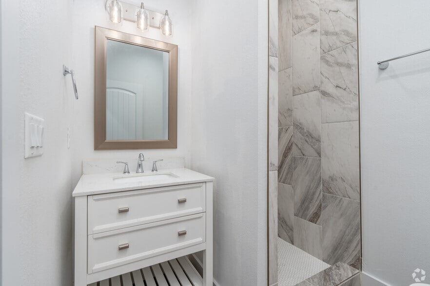 More Photos Of 404 Industrial St, Denton Apartments For Sale