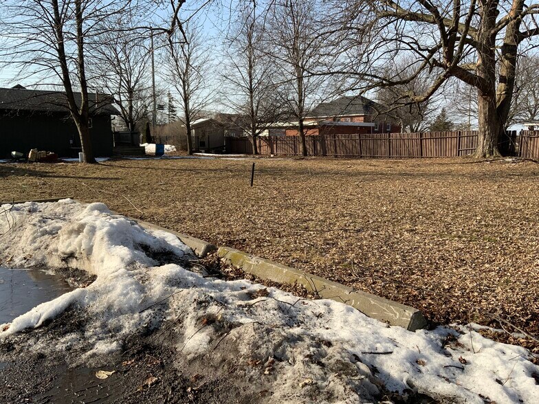 More Photos Of 1648 Taunton, Clarington Restaurant For Lease