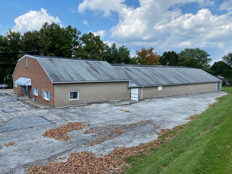 More Photos Of 9335 Susquehanna Trl S, Seven Valleys General Retail For Lease